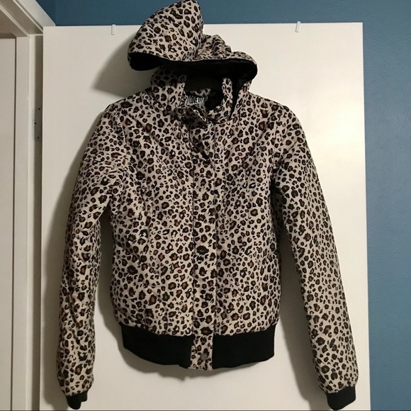 Volcom Leopard Animal Print Puffer Jacket with Hood & Pockets Zip Up Size Medium - Picture 3 of 7